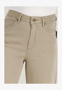 Niet geselecteerd, beige