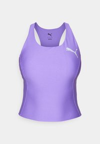 Lilla sportstopp i et glatt, elastisk stoff. Har en racerback-design og hvit logo på venstre bryst. Sømløs konstruksjon.