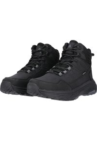 Svarta höga vandringsskor i syntetmaterial och mesh, med texturerad yta, förstärkt tå och multidirektionellt mönster på sulan.