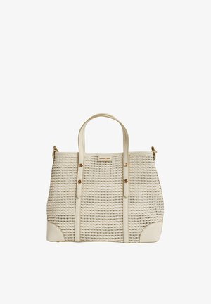 Borsa tote intrecciata color crema con manici in pelle, dettagli in pelle agli angoli e una piccola targhetta rettangolare del marchio sul davanti.