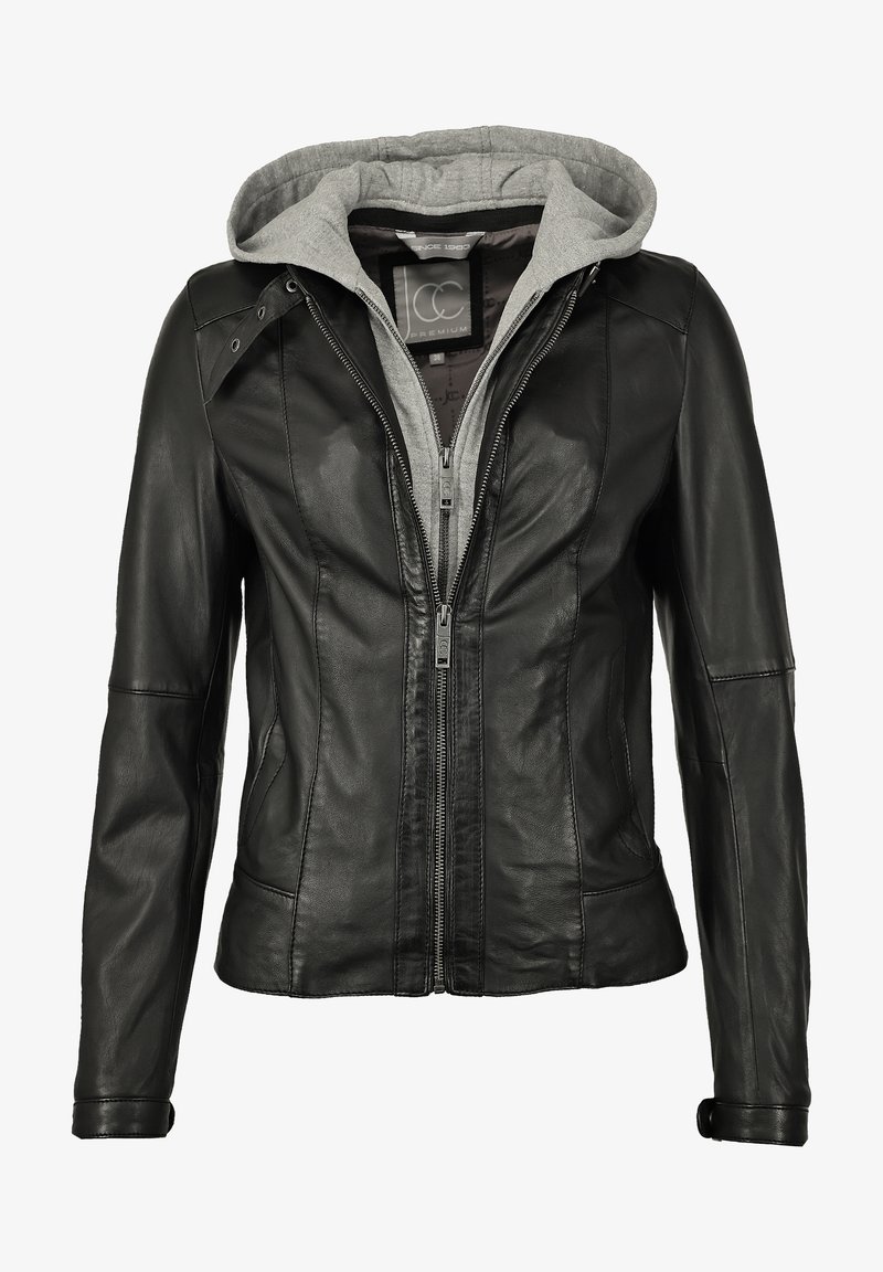 Schwarze Lederjacke mit Reißverschluss vorne, ausgestattet mit einer grauen Kapuze und Futter. Glatte Textur, taillierte Passform, mit Schulter- und Seitennähten.