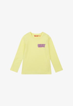Geel T-shirt van katoen met lange mouwen en een paarse grafische tekst "OILILY" aan de voorkant. Standaard ronde hals. Soepele textuur.