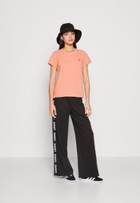 Levi's® THE PERFECT TEE - T-shirt basique - terra cotta