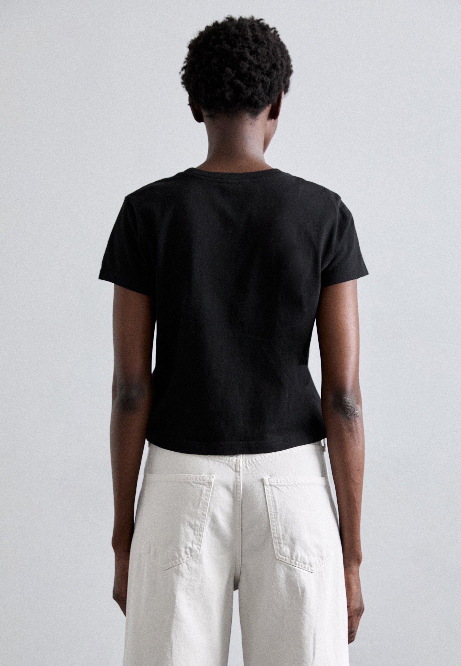 売れ筋商品|||アゴルド Tシャツ レディース トップス ADINE SHRUNKEN TEE  - Basic T-shirt - black Adine Shrunken Tee in Black – AGOLDE