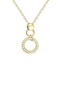Die Goldkette trägt einen runden Anhänger, der am Rand mit kleinen klaren Steinen verziert ist und einen funkelnden Akzent setzt.