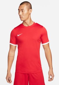 Rotes Sport-T-Shirt mit kurzen Ärmeln, das an den Ärmeln eine wei�ße Akzentfarbe und ein dezent angebrachtes Nike-Logo auf der Brust aufweist. Glattes, leichtes Material.