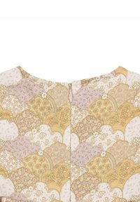 Abito con zip sul retro, decorato con motivi floreali in oro, lavanda e bianco, con forme scallopate e dettagli intricati.