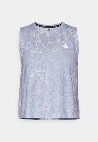 Ermeløs lilla tanktop lavet af åndbart stof, med et diskret dyremønster og et hvidt Adidas-logo på brystet.