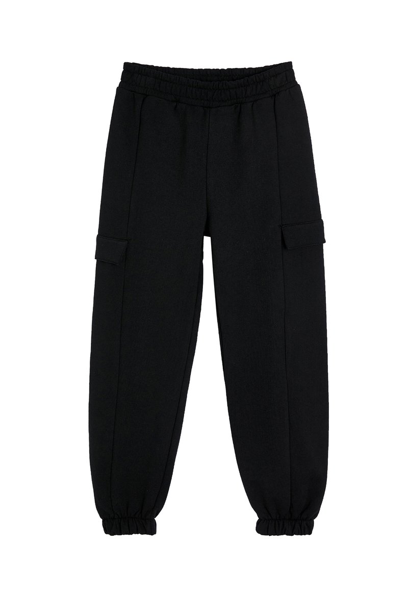 Schwarze Cargo-Hosen aus weichem Stoff, mit elastischem Bund, tapered Beinen und zwei Seitentaschen. Glatte Textur ohne Muster.