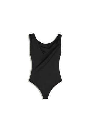 Crni bodi bez rukava s dubokim izrezom i visokim rezom na nogavicama, položen ravno na bijelu pozadinu.