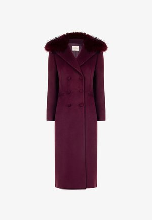 Burgunderfarbener Wollmantel mit doppelter Knopfleiste, Reverskragen und einem Kragen aus Kunstfell; bodenlang mit figurbetontem Schnitt.