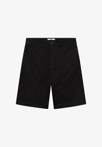 Shorts en coton noir avec une coupe droite, dotés d'une fermeture à bouton et de poches latérales. Texture lisse et finition soignée.