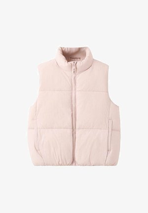 Veste sans manches matelassée rose clair avec col montant et fermeture éclair frontale, dotée de poches latérales et de coutures horizontales.