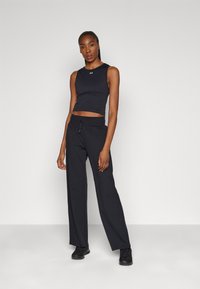 Under Armour MOTION OPEN PANT - Treningo apatinė dalis - black/white