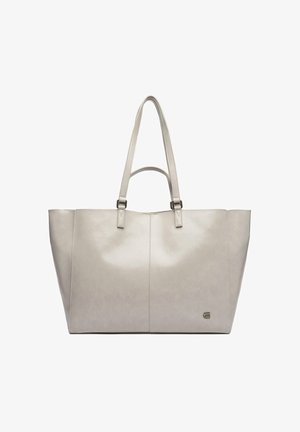 Bolso tote grande de cuero gris claro con dos asas largas y un pequeño logo metálico en la parte inferior derecha del frente.