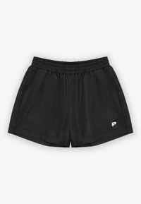 Pantaloncini sportivi neri realizzati in materiale morbido e leggero. Vita elasticizzata, tasche laterali e dettaglio del logo "P" bianco sulla parte anteriore.