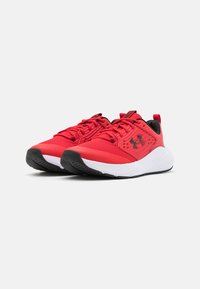 Under Armour CHARGED COMMIT TR 4 - Treeningjalatsid - red