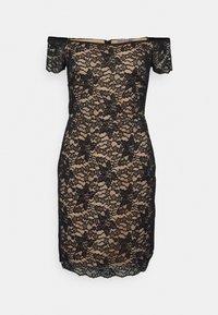 Vestido preto de renda com design de ombros à mostra, apresentando padrões florais, uma silhueta ajustada e um forro bege para contraste.