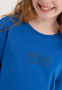 Blue cotton t-shirt featuring a round neckline, short sleeves, and a printed logo with "NYC" and "NewYouthCulture" in black.