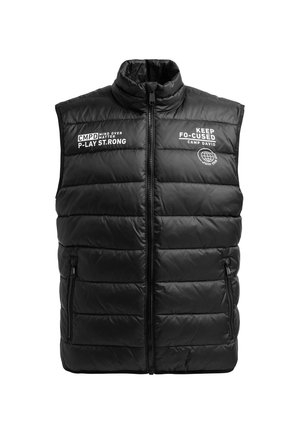 Gilet imbottito nero con colletto alto, caratterizzato da cuciture a trapunta orizzontali, due tasche con zip e testo stampato bianco sul davanti.