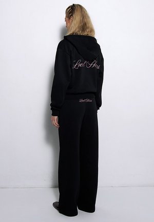 - Bluza rozpinana
