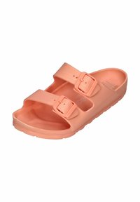 Enkelt koralrødt slide-sandal med to justerbare spænder og struktureret sål, designet til afslappet brug.
