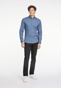 Lindbergh SUPERFLEX - Vapaa-ajan kauluspaita - dust blue mix