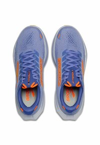 Heledu sinised jooksujalad, millel on võrknahk ülaservas, oranžid aktsendid ja logode detail. Omab lapikkõrvalisi nööre ja pehmendatud talla mugavuse saavutamiseks.