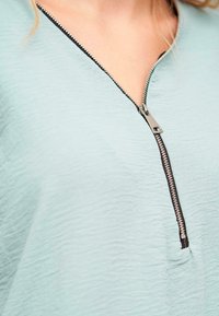 Cloud 5ive MIT TURN-UP-ÄRMELN UND ZIPPER - Bluza - green