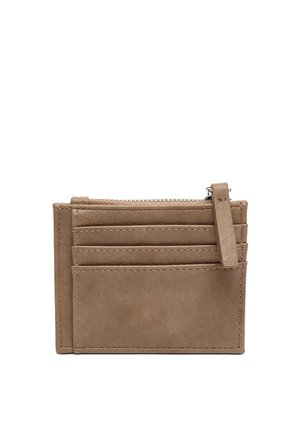 Porte-cartes en cuir marron avec quatre emplacements pour cartes et une poche zippée sur le dessus, design minimaliste sur fond blanc.