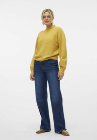 Vero Moda VMLEAF - Trui - golden spice