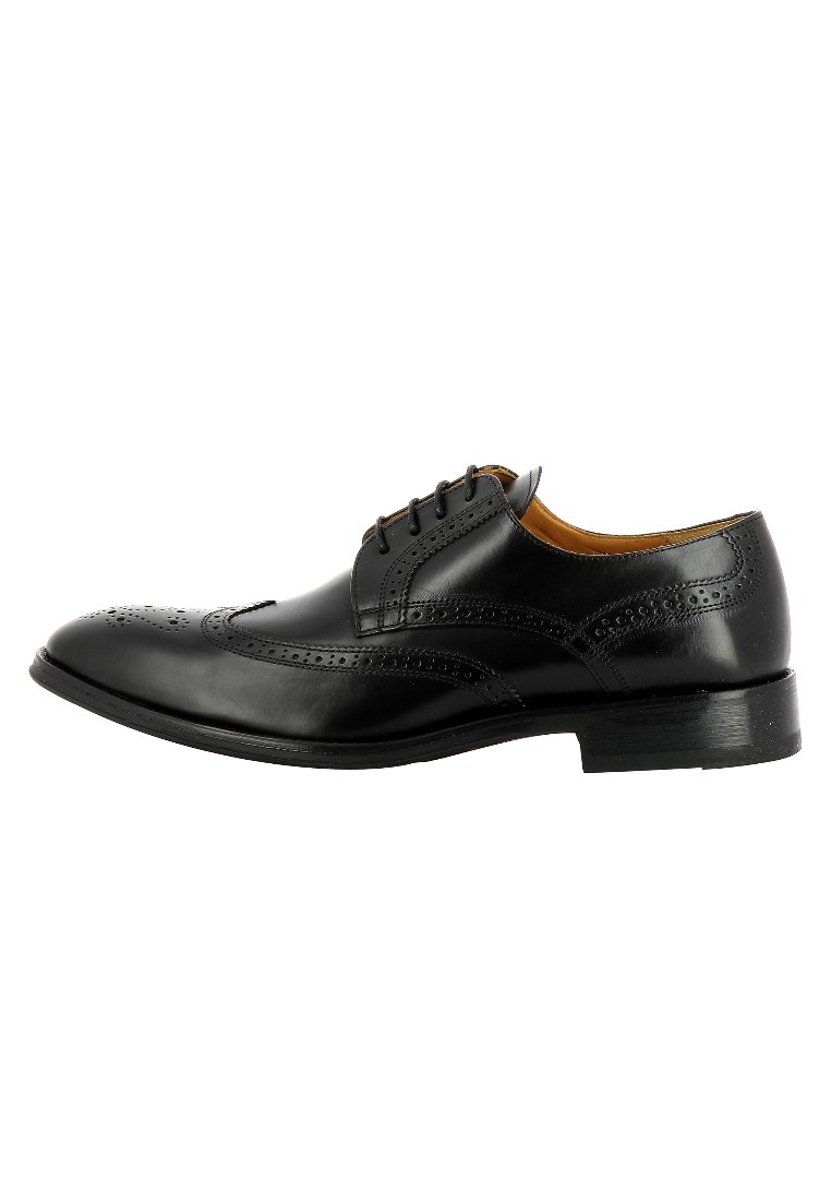 evita chaussures homme