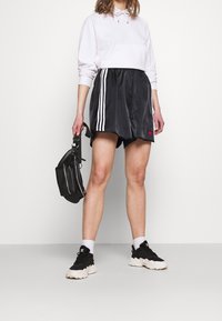 adidas Originals Träningsbyxor - black