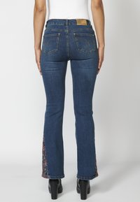 Koroshi BELL - Džínsy bootcut - azul med   medium blue