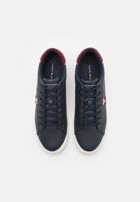 Tommy Hilfiger CORE VARSITY MONOGRAM - Sneakers - desert sky