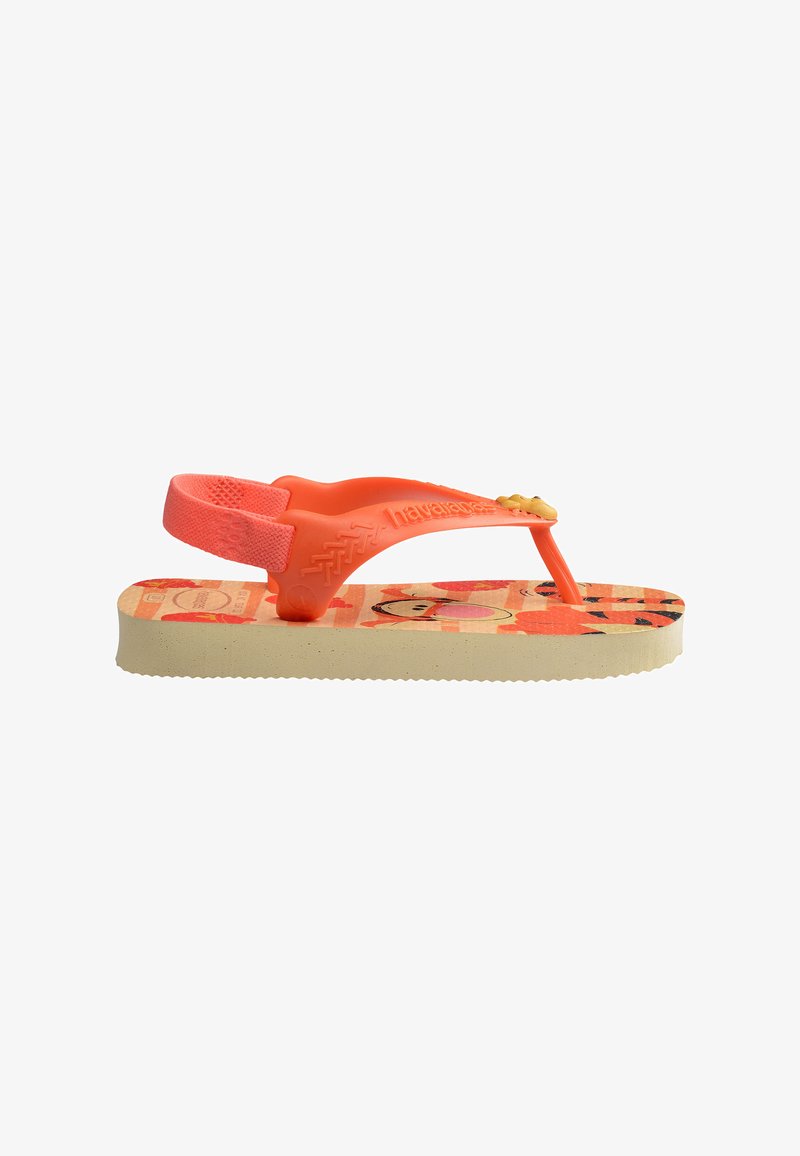 Sandale tong enfant orange et beige avec bride arrière et motif de personnage de dessin animé sur la semelle.