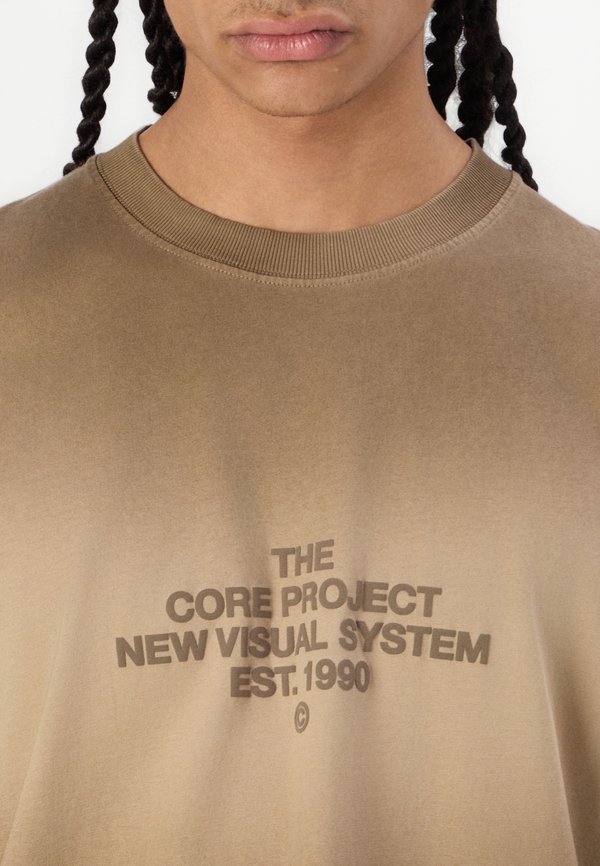 JCOHORIZON FADE SPRAY TEE CREW NECK - Print T-shirt - desert taupe2