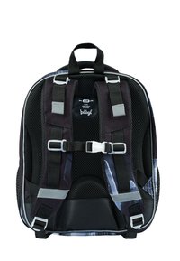 Rucksack mit einem schwarzen Netzdesign, verstellbaren Trägern, grauen Akzenten und einer strukturierten Form. Verfügt über ein robustes Schnallensystem.