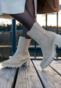 Palado THASOS - Platåstövletter - beige