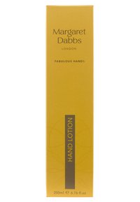 Boîte rectangulaire jaune pour lotion pour les mains, avec un texte brun indiquant la marque "Margaret Dabbs" et "Fabulous Hands." Taille de 200 ml.