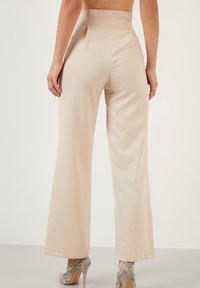 LELA REGULAR FIT - Spodnie materiałowe