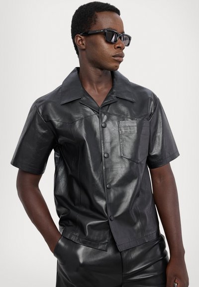 STUDIO ID EZRA  - Pluus - black