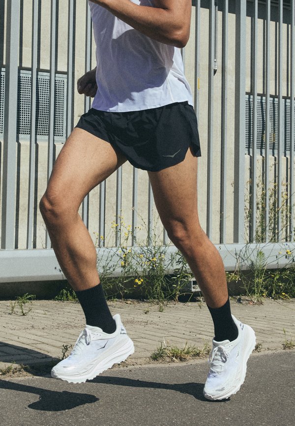 RACE DAY SPLIT SHORT - Sports shorts