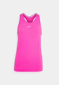 Růžový sportovní top Nike s designem racerback, vyrobený z hladké látky, se malým bílým logem na prsou a prošitými detaily.