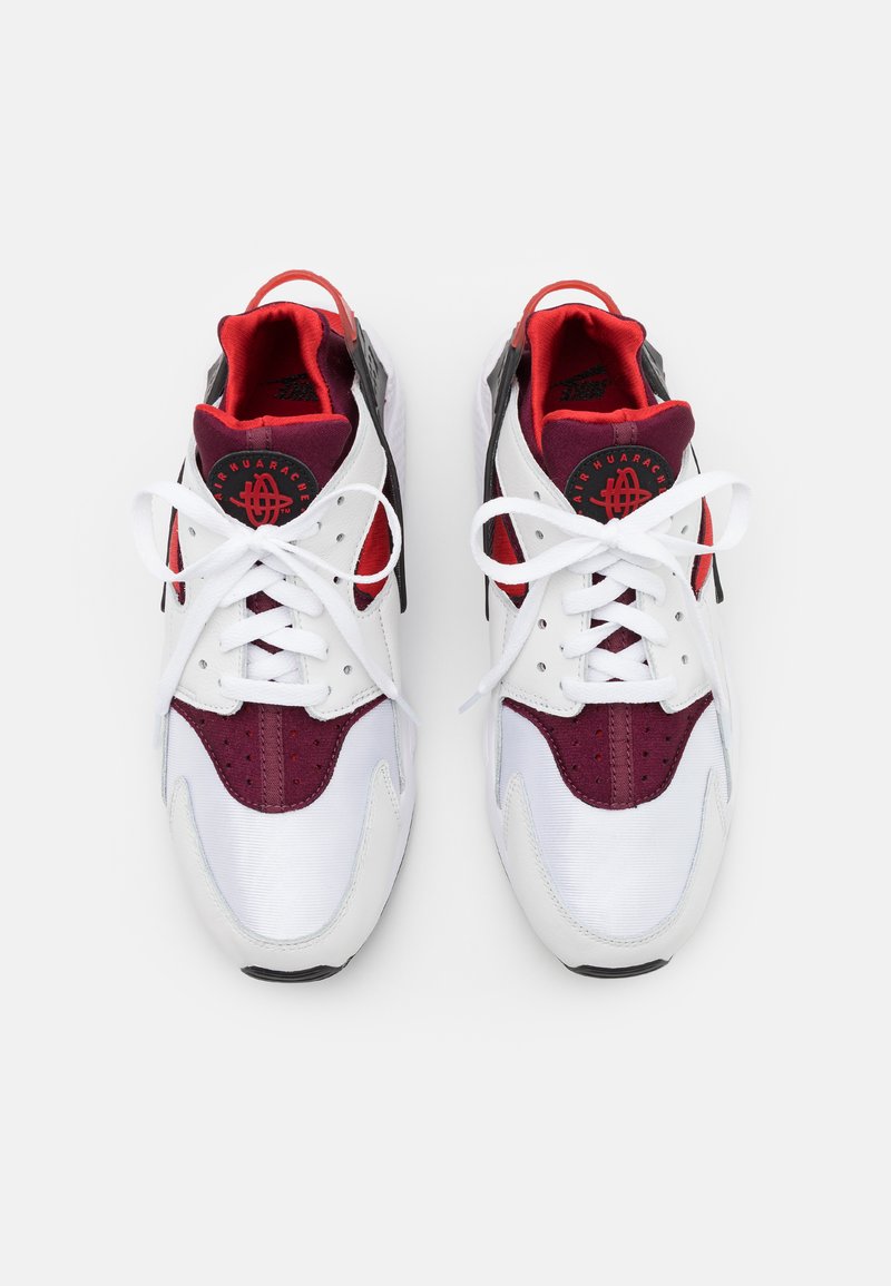 Herren Sneaker low | Nike Sportswear AIR HUARACHE UNISEX Sneaker low white/varsity red/red oxide/black/weiß - IU55022 Herren Sneaker low | Nike Sportswear AIR HUARACHE UNISEX Sneaker low white/varsity red/red oxide/black/weiß - IU55022