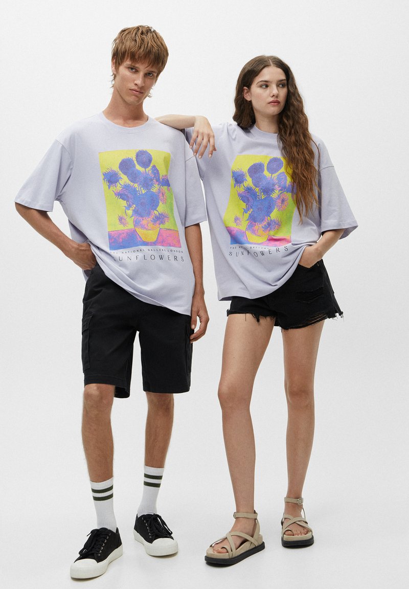 PULL&BEAR VAN GOGHS SUNFLOWERS TShirt print mottled purple/lilameliert Zalando.de