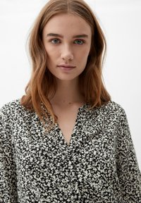 s.Oliver MIT ALLOVERMUSTER - Bluse - weiß