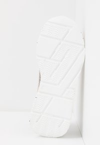 Zign Sneakers - nude