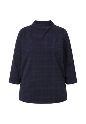 Donkerblauw langwerpig shirt met hoge kraag, voorzien van een geblokt patroon in donkere rode lijnen, gemaakt van een zachte, textuurstof.