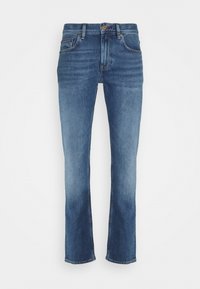 Jean en denim bleu avec une coupe droite, un léger délavage, des poches avant et une fermeture à bouton. La couture met en valeur la taille.